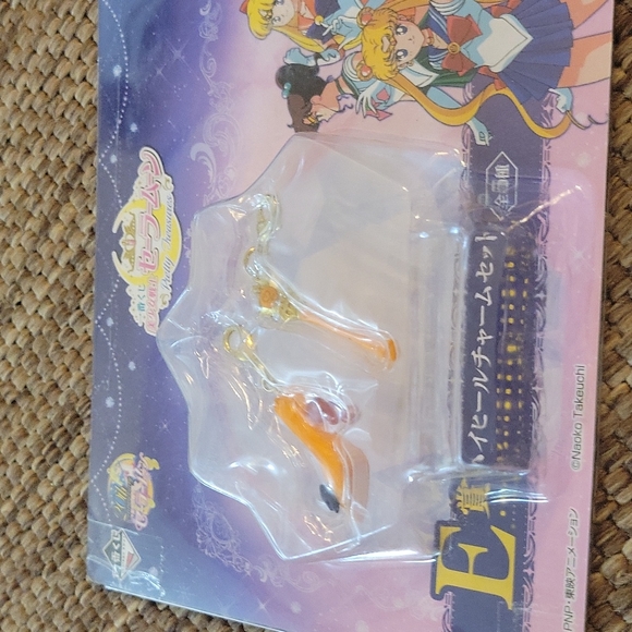 Sailor Moon Pretty Treasures High Heel/Wand Charms - Picture 6 of 6